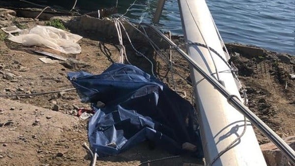 Bakımını yaptığı yelkenli teknenin direğinden düşen işçi öldü
