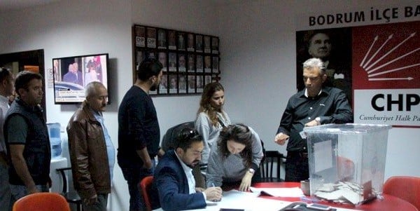 CHP Bodrum İlçe örgütünde delege seçimleri devam ediyor.
