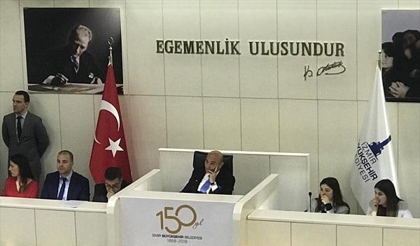İzmir Büyükşehir Belediye Meclisinde "gökdelen" tartışması