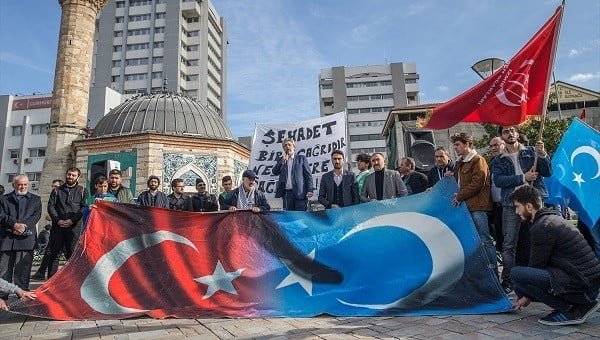 Çin'in Doğu Türkistan'daki hak ihlalleri İzmir'de protesto edildi